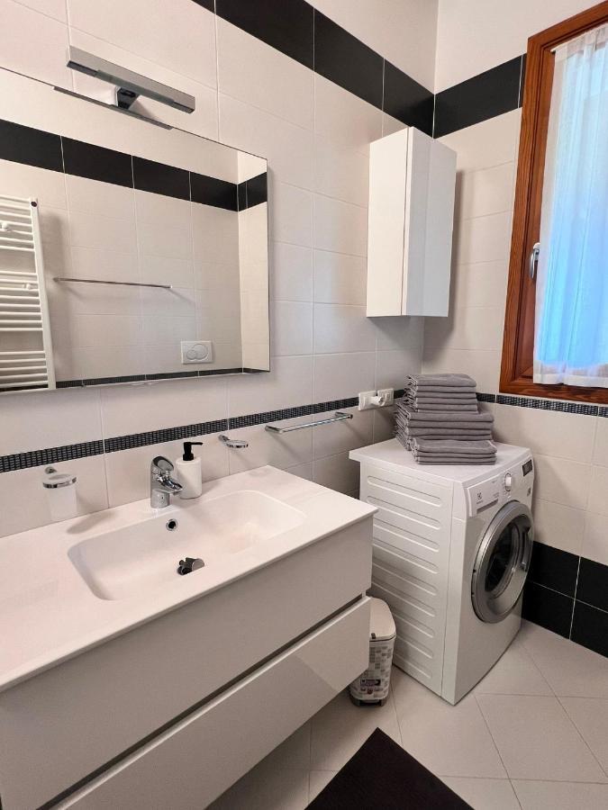 Appartamento Corina Sirmione Exterior foto